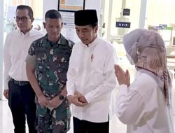 Presiden Joko Widodo Jenguk Mantan Kepala BNPB Doni Monardo di RS Siloam