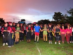 Presiden Joko Widodo Menari Ja’i Bersama Warga NTT