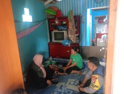 Bhabinkamtibmas Desa Cibening Peduli Terhadap Keluarga Kurang Mampu dan Anak yang Sakit