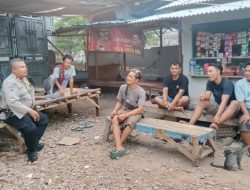 Bhabinkamtibmas Muara Angke Ajak Sopir Pengangkut Ikan Menjaga Kamtibmas dan Persatuan di Tahun Pemilu