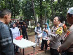Kapolres Jaksel, Hadiri Kegiatan Hallo Polisi di Pos Kamling RW.06, Rawa Barat Kebayoran Baru, Jaksel