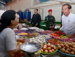Kunjungi Pasar Oebobo, Presiden Sapa Masyarakat dan Cek Harga Kebutuhan Pokok
