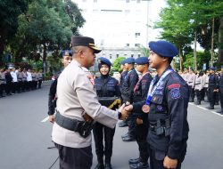 Polda Metro Jaya Berikan Penghargaan Kepada Personel Satbrimobda Polda Metro Jaya Yang Berprestasi