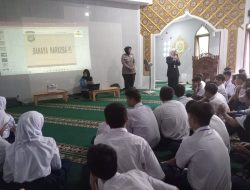 Polres Metro Jaktim Dampingi Mahasiswa Dalam Giat Edukasi ke Sekolah