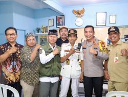Kapolres Metro Jakarta Timur pengecekan pos satkamling dalam rangka Cooling system menghadapi Pemilu 2024