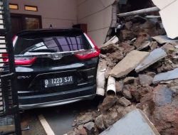 Pengecekan Wilayah Pasca Hujan oleh Polsek Pondok Aren