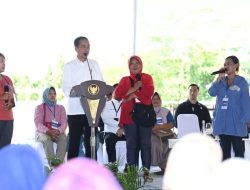 Presiden Joko Widodo Semangat Para Ibu Nasabah Mekaar Angkat Ekonomi Keluarga