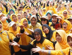 Senam Bersama Ibu-ibu di Tangsel, Pesan Airin Rachmi Diany: Harus Selalu Berbahagia