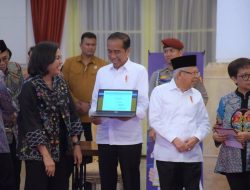 Presiden Joko Widodo dan Menteri Kabinet Indonesia Maju Sampaikan SPT Pajak di Istana Negara