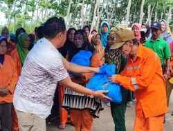 Herman Deru Santuni Ratusan Petugas Kebersihan di Prabumulih yang Tak Dapat THR