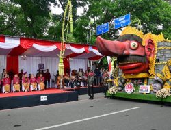 Parade Mobil Hias pada HUT Ke-44 Dekranas Tampilkan Ragam Budaya Daerah Indonesia