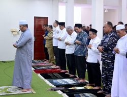 Presiden Jokowi Salat Jumat di Masjid Abdullah bin Abbas Kabupaten Kampar