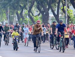 Olahraga Minggu Pagi, Presiden dan Ibu Iriana Ajak Jan Ethes Bersepeda di Kawasan Sudirman-Thamrin