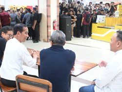 Presiden Jokowi Sapa Warga di Palangkaraya Mall