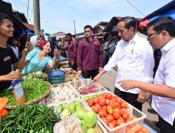 Presiden Jokowi Tinjau Pasar Senggol Dumai, Pastikan Stabilitas Harga Sembako