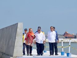 Presiden Jokowi Tinjau Proyek Pengendalian Banjir Rob di Tambak Lorok Semarang