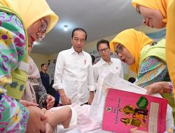 Presiden Jokowi dan Ibu Iriana Tinjau Gerakan Intervensi Serentak Pencegahan Stunting di Posyandu Bogor