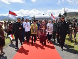 Velix Wanggai Sambut Wapres Ma’ruf Amin di Wamena