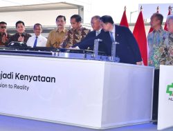 Presiden Joko Widodo Resmikan Ekosistem Kendaraan Listrik dan Pabrik Sel Baterai Listrik di Karawang