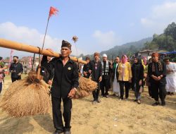 Kehadiran Airin Rachi Diany di Seren Taun Kasepuhan Cisitu Disambut Antusias Masyarakat