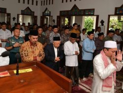 Bersama Peserta Konferensi Dai ASEAN, Wapres Ma’ruf Amin Salat Ghaib untuk Almarhum Hamzah Haz
