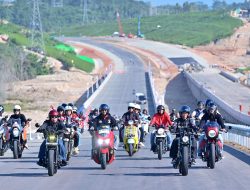 Naik Motor, Presiden Jokowi Ajak Para Influencers Tinjau Jalan Tol IKN
