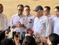 Presiden Jokowi Bertemu Jajaran OIKN dan Menteri Perhubungan di Istana Garuda