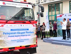 Presiden Jokowi Lepas Ekspor Perdana 16 Ribu Pasang Sepatu ke Amerika Serikat