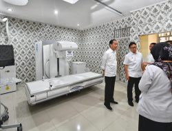 Presiden Jokowi Tinjau Pelayanan Kesehatan di RSUD Alimuddin Umar Lampung Barat