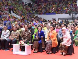 Presiden dan Ibu Iriana Hadiri Peringatan Hari Kebaya Nasional