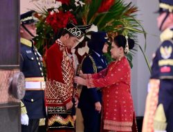 Upacara Penurunan Bendera di IKN, Presiden Joko Widodo Tampil dengan Pakaian Adat Banjar