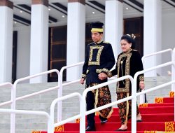Pimpin Upacara di IKN, Presiden Jokowi Kenakan Baju Adat Nusantara Terinspirasi Kesultanan Kutai Kartanegara