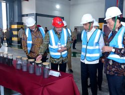 Presiden Joko Widodo Resmikan Pabrik Bahan Anoda Baterai Litium di KEK Kendal