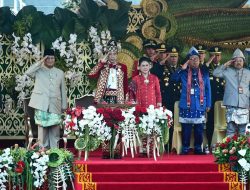 Presiden Jokowi Pimpin Upacara Penurunan Bendera Sang Merah Putih di Istana Negara IKN