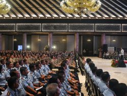 Jelang Transisi Pemerintahan dan Pilkada 2024, Presiden Joko Widodo Instruksikan TNI-Polri Jaga Stabilitas