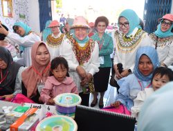 Ibu Iriana dan OASE KIM Tinjau Pelayanan Posyandu Siklus Hidup