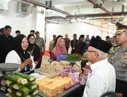 Kunjungi Pedagang Pasar Encik Puan Perak, Wapres Ma’ruf Amin Berharap Pasar Terus Berkembang