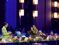 Prabowo Subianto Dampingi Presiden Joko Widodo Sambut Tamu Negara di Gala Dinner Indonesia-Africa Forum, Bali