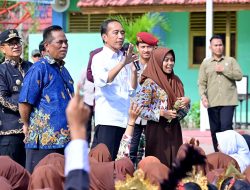 Presiden Joko Widodo Tinjau Fasilitas Pendidikan di SMK Negeri 1 Tanah Grogot
