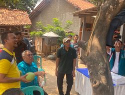 Kampanye di Jelupang Temui Warga, Benyamin Davnie Disuguhi Jeruk Bali yang Langsung Dipetik dari Pohon