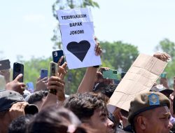 Saat Masyarakat TTU Melepas Keberangkatan Presiden Jokowi ke Kupang