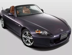 Memasuki Usia 26 Tahun, Mobil Roadster Honda S2000 Tetap Ikonik dan Populer