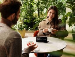 Ngobrol Lancar Tanpa Batas Bahasa, OPPO Find N5 Hadirkan Terjemahan Real-Time dengan Dual Screen yang Praktis dan Instan! Solusi Cerdas untuk Para Profesional