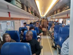Semangat Silaturahmi Tetap Menggelora: Hari Pertama Lebaran, Penumpang Kereta Api Masih Tinggi