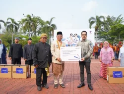 Peringati Hari Pendidikan Nasional, PERURI Menyerahkan Bantuan Komputer Kepada 15 Sekolah Dasar Negeri di Kabupaten Karawang