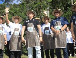 Perkuat Ekonomi Desa Sesuai Asta Cita, Wakil Menteri BUMN Tinjau Program Kemitraan Kopi Perhutani di Bondowoso