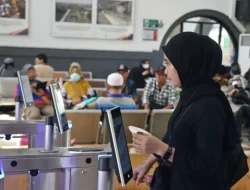 5,4 Juta Pelanggan Gunakan Face Recognition pada Semester I 2025, KAI Hemat Pembelian 12.953 Rol Kertas Tiket Senilai Rp194,28 Juta