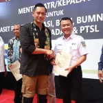Terima Sertipikat Elektronik Terkait Aset Tanah dan Bangunan di Kota Bekasi, KAI Ucapkan Terima Kasih Kepada Kementerian ATR/BPN AllReleaseID – Terima Sertipikat Elektronik Terkait Aset Tanah dan Bangunan di Kota Bekasi, KAI Ucapkan Terima Kasih Kepada Kementerian ATR BPN