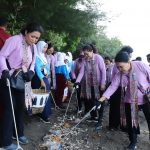 KKP-ajak-siswa-sekolah-bersihkan-pantai-bangsring-banyuwangi