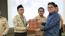 Transisi ke BLU, UIN Syarif Hidayatullah Jakarta Serahkan Surat Perintah Pengelolaan Madrasah Pembangunan